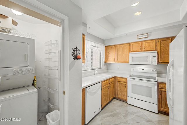9151 W GREENWAY Road 113, Peoria, AZ 85381
