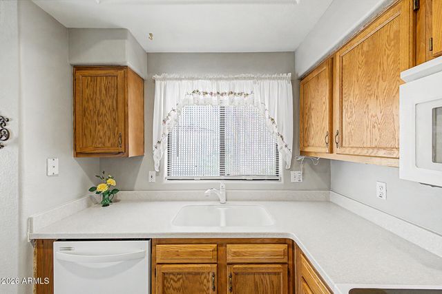 9151 W GREENWAY Road 113, Peoria, AZ 85381