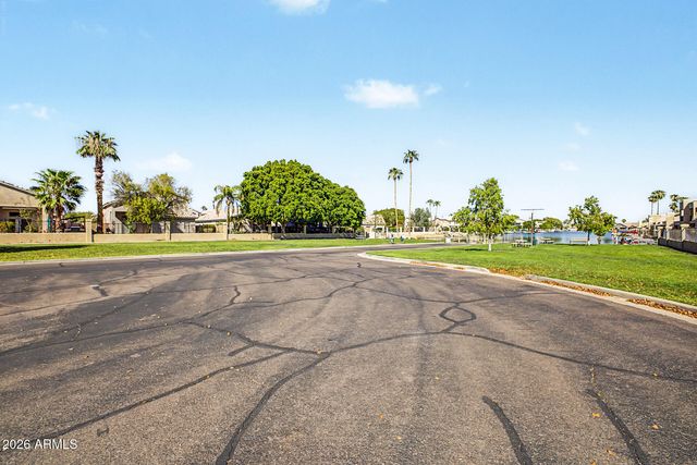 9151 W GREENWAY Road 113, Peoria, AZ 85381