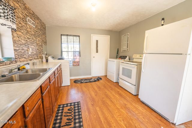 179 Sutton Hollow Road, Sneedville, TN 37869