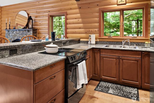 7472 Glacier Springs Drive, Glacier, WA 98244