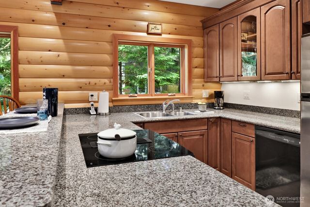 7472 Glacier Springs Drive, Glacier, WA 98244