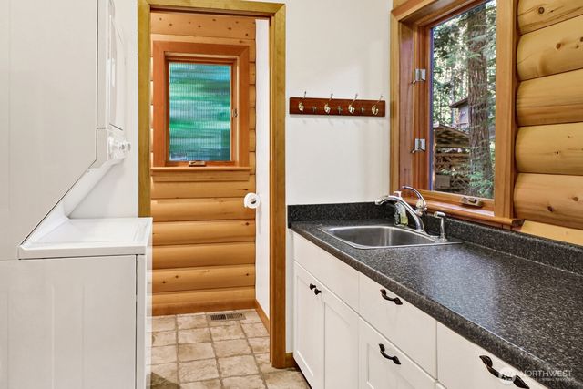 7472 Glacier Springs Drive, Glacier, WA 98244