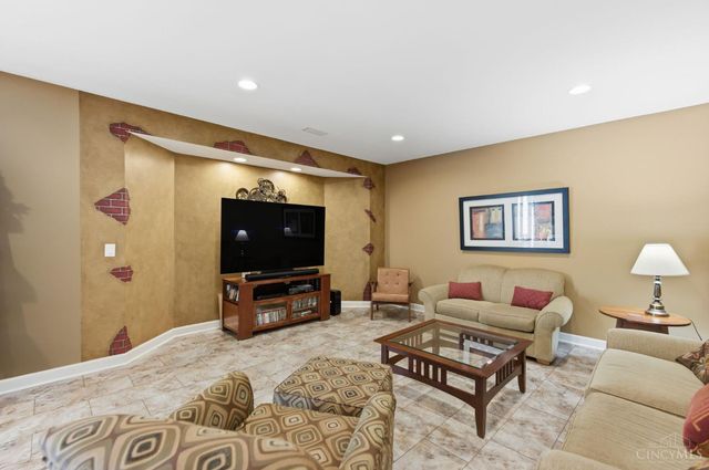 7452 Overglen Drive, West Chester, OH 45069