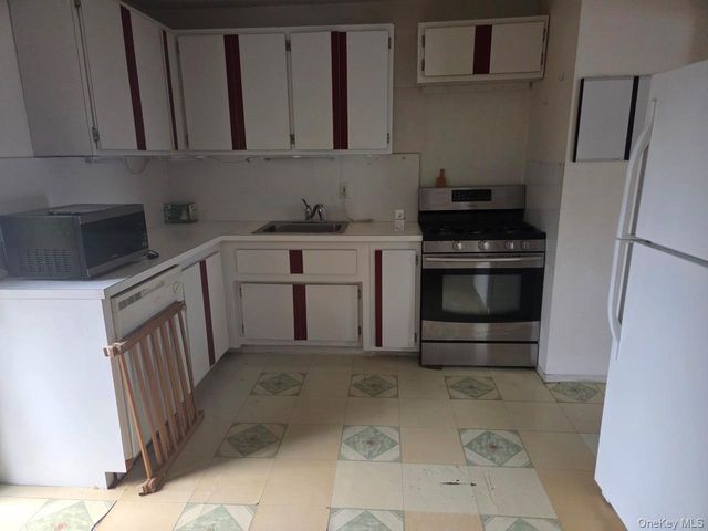 27 Grouse Drive, Brentwood, NY 11717