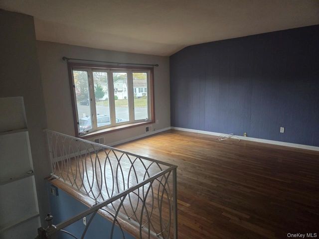 27 Grouse Drive, Brentwood, NY 11717