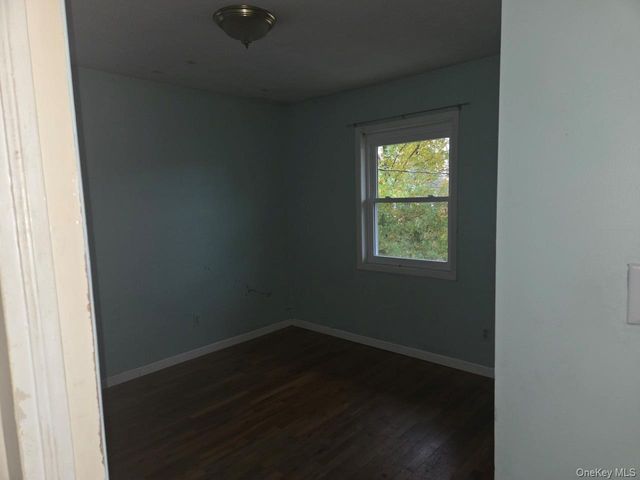 27 Grouse Drive, Brentwood, NY 11717