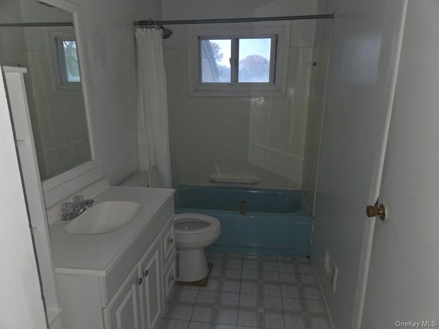 27 Grouse Drive, Brentwood, NY 11717