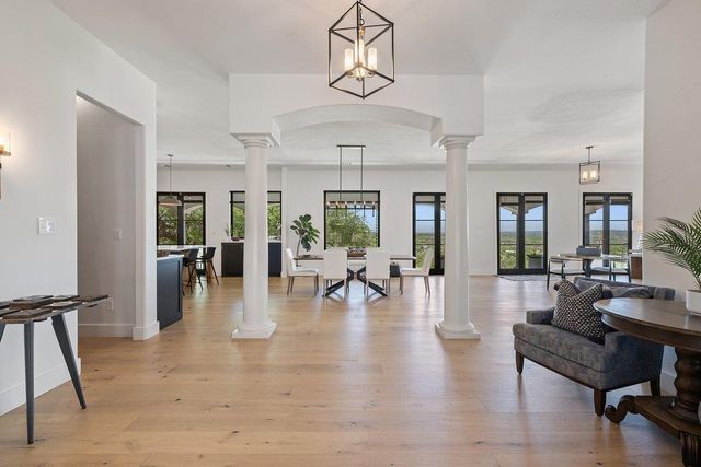 401 Rogart DR, Spicewood, TX 78669