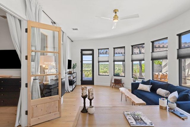 401 Rogart DR, Spicewood, TX 78669