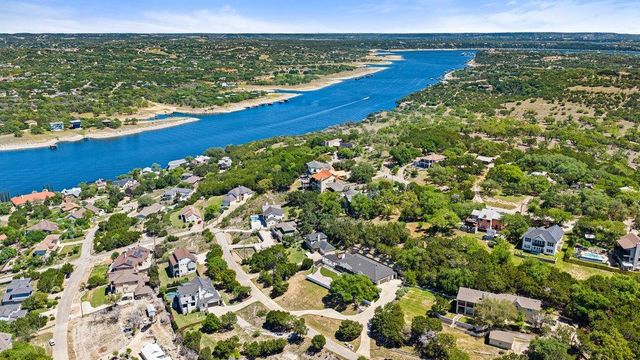 401 Rogart DR, Spicewood, TX 78669