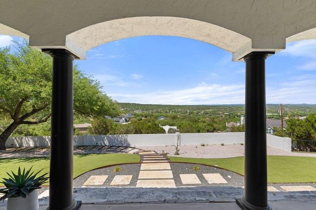 401 Rogart DR, Spicewood, TX 78669