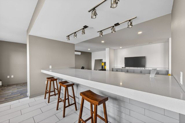 400 Herron Dr Apt 421, Nashville, TN 37210