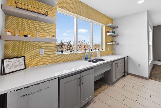 400 Herron Dr Apt 421, Nashville, TN 37210