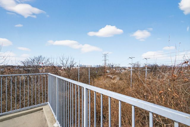 400 Herron Dr Apt 421, Nashville, TN 37210