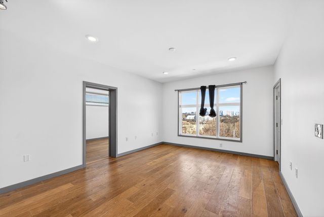 400 Herron Dr Apt 421, Nashville, TN 37210