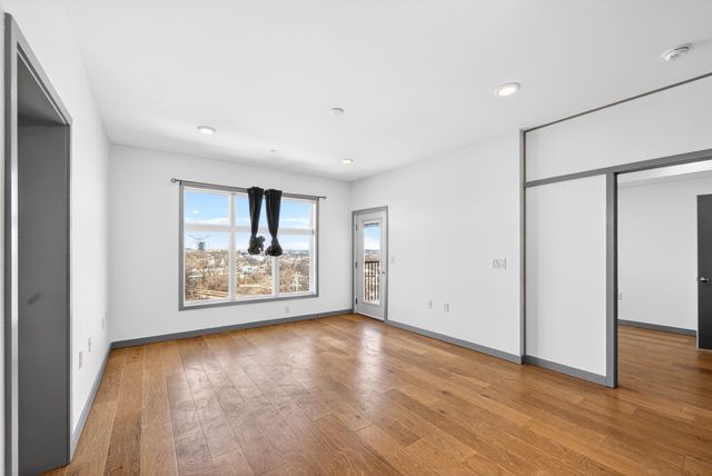 400 Herron Dr Apt 421, Nashville, TN 37210