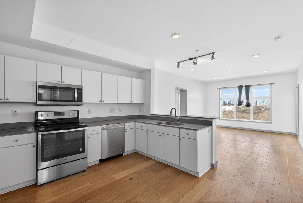 400 Herron Dr Apt 421, Nashville, TN 37210