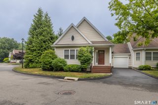 194 Summerfield Gardens 194, Shelton, CT 06484