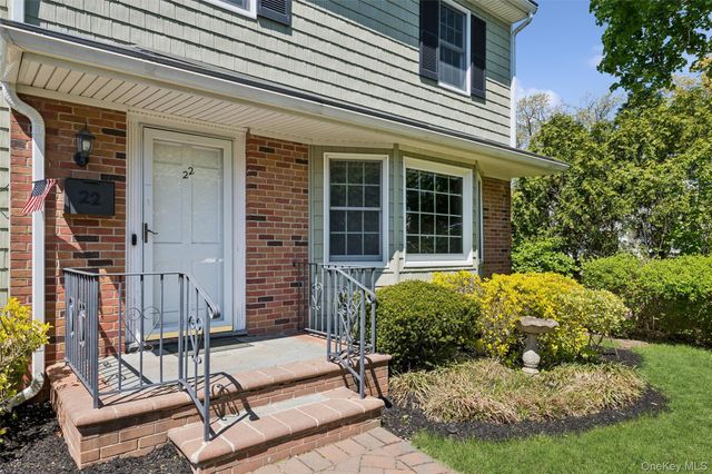 22 Baylis Place, Syosset, NY 11791