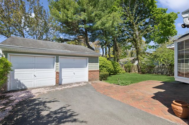 22 Baylis Place, Syosset, NY 11791