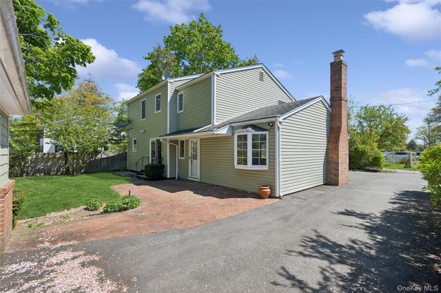 22 Baylis Place, Syosset, NY 11791