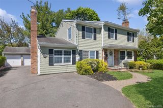 22 Baylis Place, Syosset, NY 11791