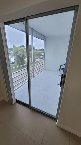 6501 Winfield Boulevard A-40, Margate, FL 33063