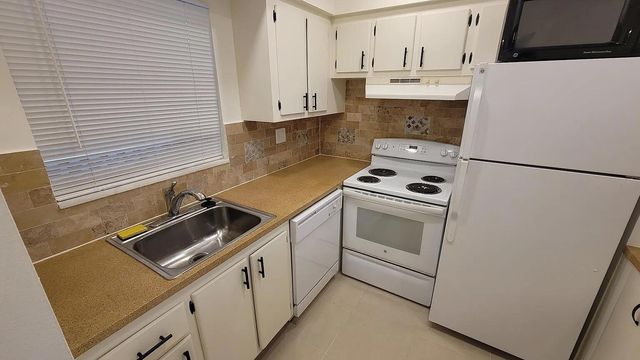 6501 Winfield Boulevard A-40, Margate, FL 33063