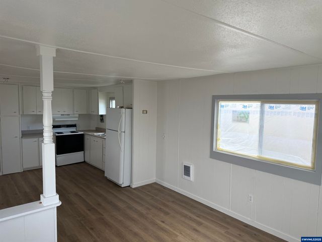 13045 SE Stark St 6, Portland, OR 97233
