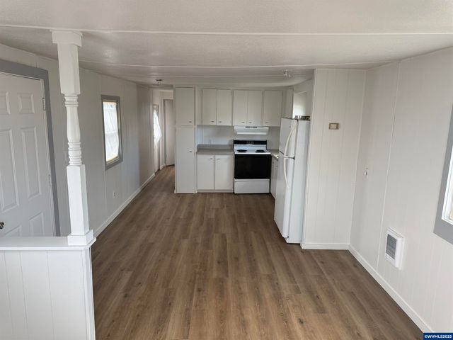 13045 SE Stark St 6, Portland, OR 97233