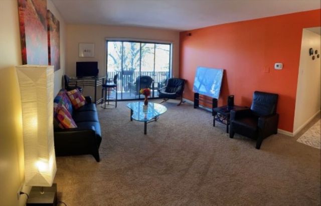 5221 James Lane 1511, Crestwood, IL 60418