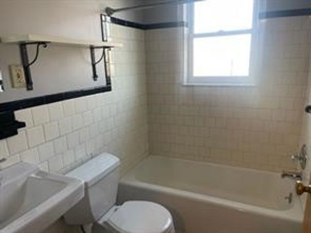 4011 Arsenal Pl, Lawrenceville, PA 15201