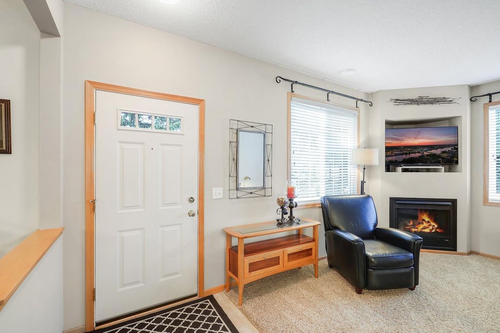 10881 Oak Grove Circle B, Woodbury, MN 55129 — photo 3