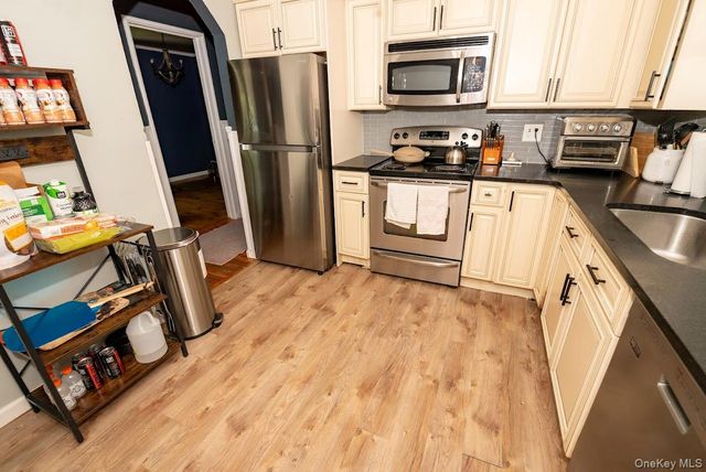23 Martin Road S, Bethpage, NY 11714