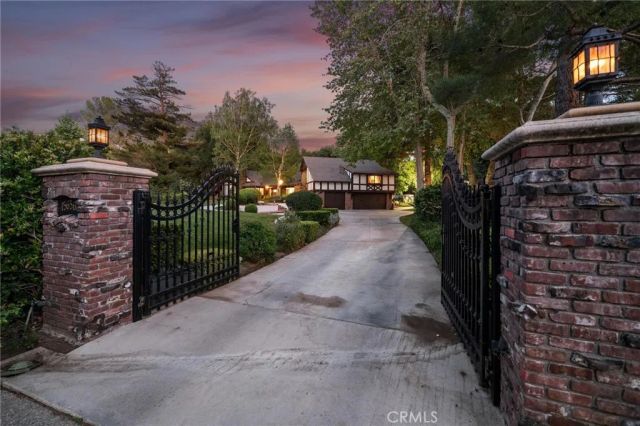 15656 Iron Canyon, Canyon Country, CA 91387