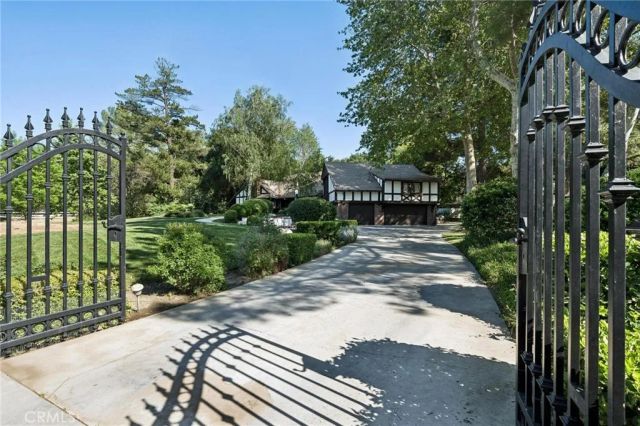 15656 Iron Canyon, Canyon Country, CA 91387