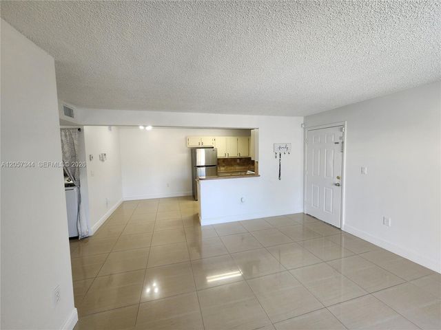 9491 S Palm Cir S 205, Pembroke Pines, FL 33025