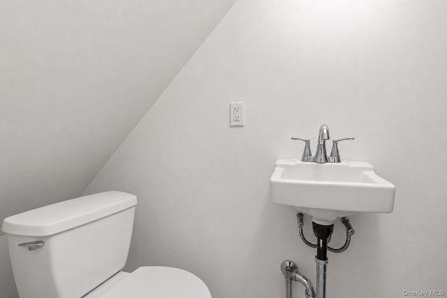 2 Meadow Lane, New Rochelle, NY 10805