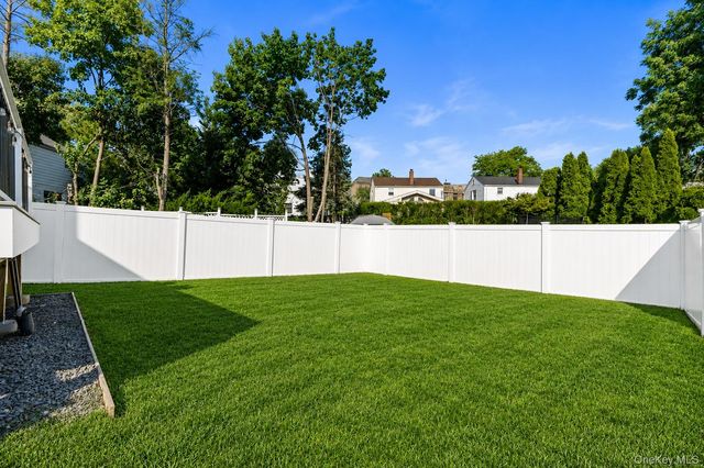 2 Meadow Lane, New Rochelle, NY 10805