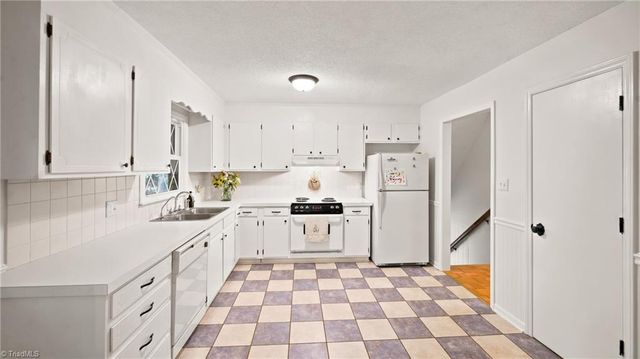 159 Charlotte Place, Advance, NC 27006