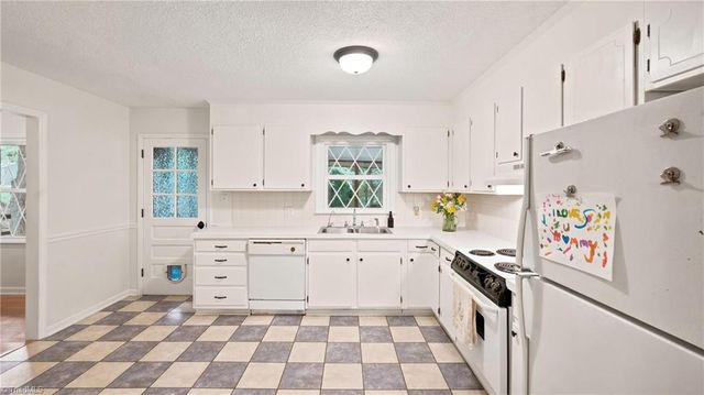 159 Charlotte Place, Advance, NC 27006