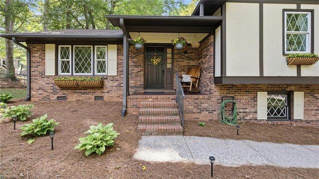 159 Charlotte Place, Advance, NC 27006