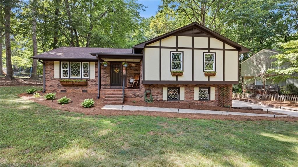 159 Charlotte Place, Advance, NC 27006