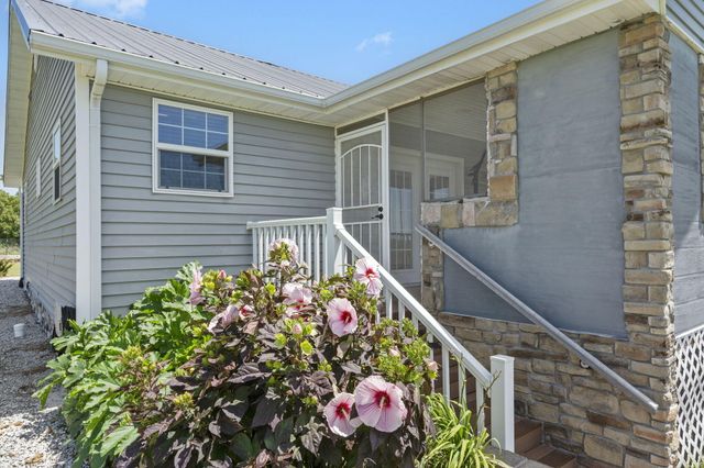 5365 S 125th Road, Morrisville, MO 65710