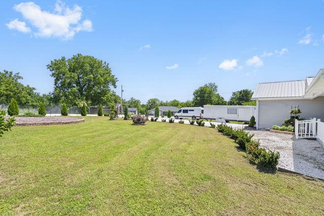 5365 S 125th Road, Morrisville, MO 65710