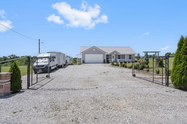 5365 S 125th Road, Morrisville, MO 65710