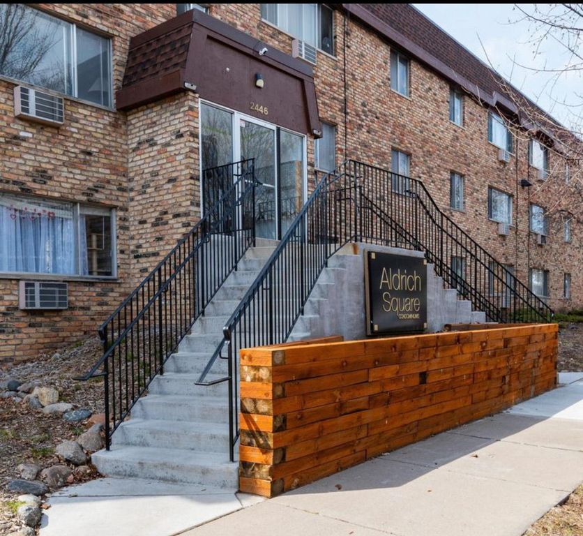 2446 Aldrich Avenue S 105, Minneapolis, MN 55405
