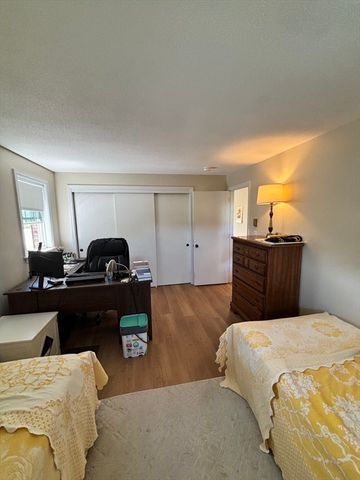 300 River St 11, Weymouth, MA 02191