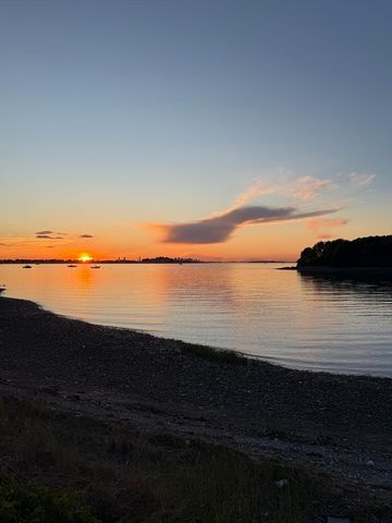 300 River St 11, Weymouth, MA 02191